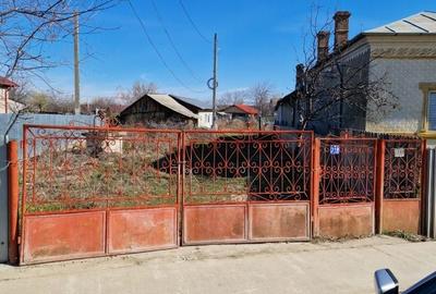 Teren de 2450 mp, în Unirea - 4