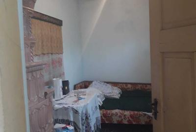 Casă cu 3 camere decomandat în Cioroiașu