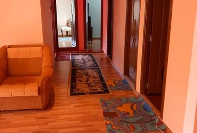 Casă cu 7 camere cu Teren 1000 Mp în Central