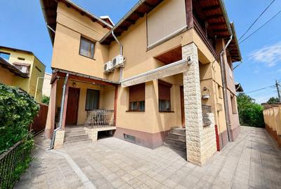 Casă individuală cu 4 camere cu Teren 234 Mp în Central
