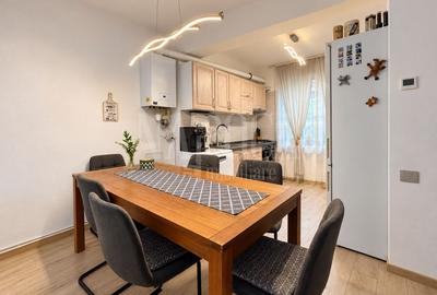 Apartament cu 4 camere semidecomandat în Central