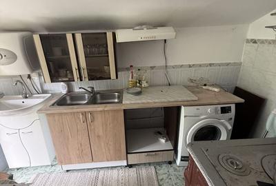 Casă cu 4 camere în Traian