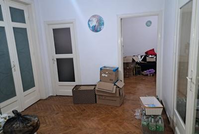 Apartament cu 3 camere în Universitate