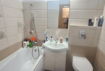 Apartament cu 3 camere decomandat, mobilat în Tractorul - 8