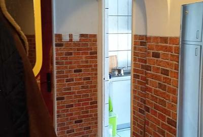 Apartament cu 3 camere decomandat în Titan