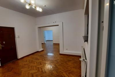 Apartament cu 3 camere decomandat în Dorobanți