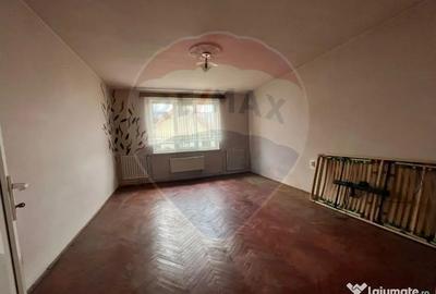 Casă cu 7 camere cu Teren 242 Mp în Șelimbăr