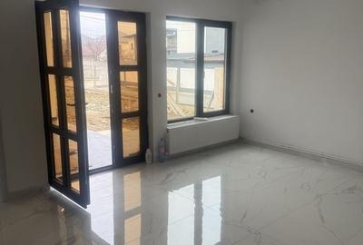 Casă cu 4 camere în Central - 2