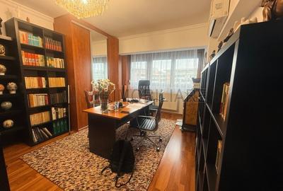 Apartament cu 4 camere decomandat în Mihai Bravu