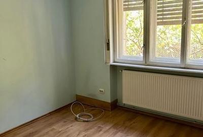 Casă cu 4 camere decomandat cu Teren 170 Mp în Central