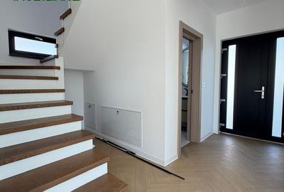 Casă cu 4 camere cu Teren 400 Mp în Bucium
