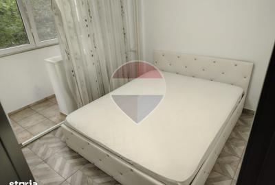 Apartament cu 2 camere decomandat în Tei