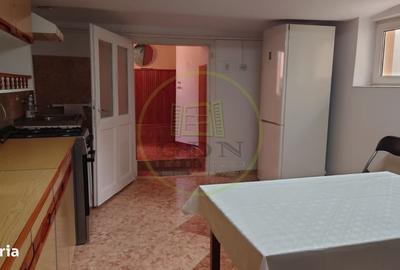 Casă cu 4 camere decomandat cu Teren 237 Mp în Central