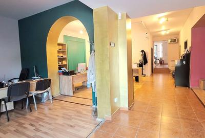 Casă individuală cu 10 camere cu Canalizare în Torontalului - 1