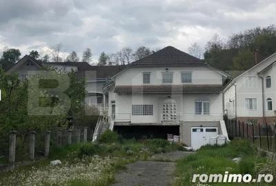Casă cu 7 camere cu Teren 1000 Mp în Central