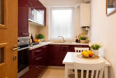 Apartament cu 2 camere decomandat în Tractorul