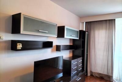 Apartament cu 3 camere decomandat în Drumul Carului