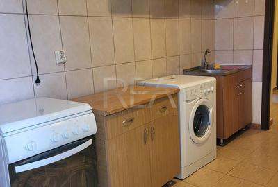Apartament cu 4 camere semidecomandat, mobilat în Militari