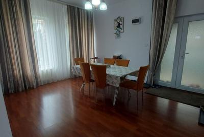 Casă cu 6 camere cu Teren 390 Mp în Micro 3