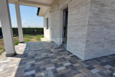 Casă cu 3 camere cu Canalizare în Miroslava - 1