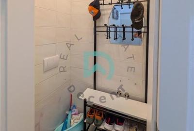 Apartament cu 3 camere decomandat în Tractorul - 8