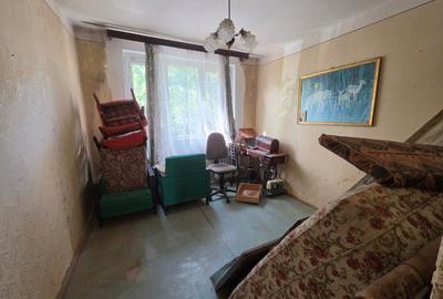 Apartament cu 3 camere semidecomandat în 1 Decembrie 1918