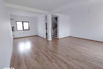 Casă cu 4 camere decomandat cu Teren 300 Mp în Moșnița Veche