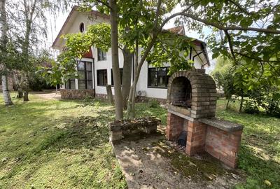 Casă individuală cu 7 camere cu Piscina în Izvorani - 1