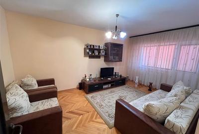 Apartament cu 3 camere decomandat, mobilat în Ultracentral