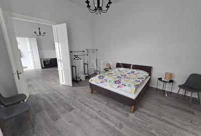 Apartament cu 3 camere semidecomandat în Central
