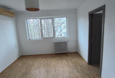 Apartament cu 2 camere semidecomandat în Malu Roșu