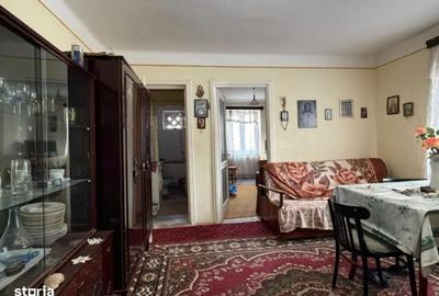 Casă cu 4 camere în Caraclău