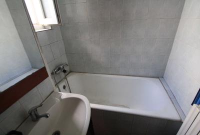 Apartament cu 3 camere decomandat în Exterior Vest
