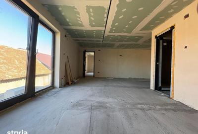 Casă cu 4 camere cu Teren 648 Mp în Central - 2