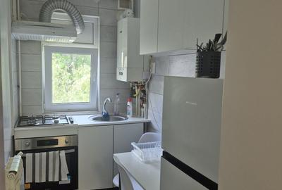 Apartament cu 3 camere decomandat în Exterior Vest