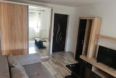 Apartament cu 2 camere semidecomandat, mobilat în Victoriei