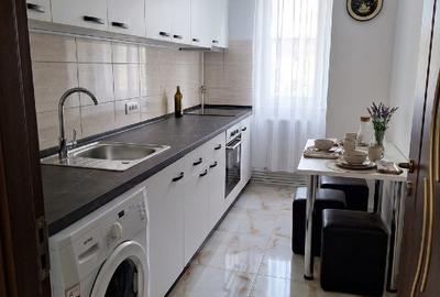 Apartament cu 3 camere decomandat în Griviței
