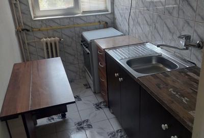 Apartament cu 2 camere nedecomandat în Mihai Bravu