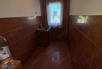 Apartament cu 3 camere semidecomandat în Autogară