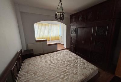 Apartament cu 4 camere decomandat în Republicii