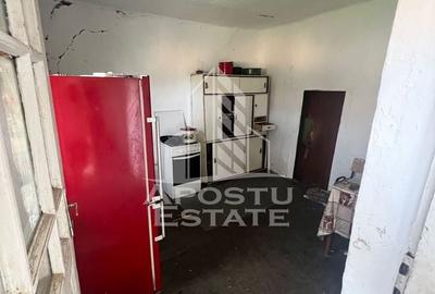 Casă cu 2 camere cu Teren 1438 Mp în Central