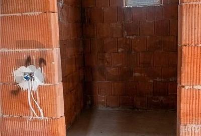 Casă cu 3 camere cu Teren 300 Mp în Cihei
