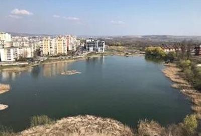 Apartament cu 3 camere, mobilat în Între Lacuri