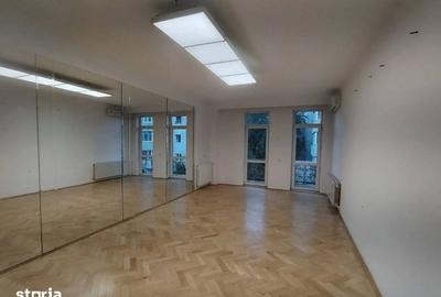Casă cu 8 camere cu Teren 158 Mp în Floreasca