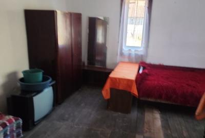 Casă cu 4 camere în Vânători