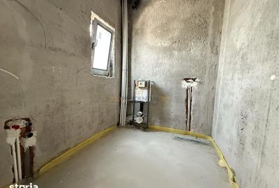 Casă cu 4 camere cu Teren 320 Mp în Vărăști