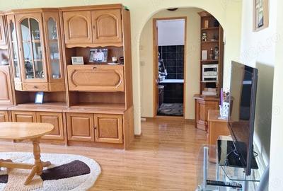 Apartament cu 3 camere semidecomandat în Fălticeni