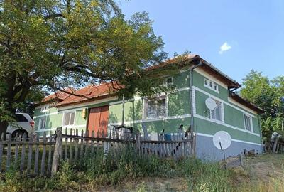 Casă cu 4 camere în Călene