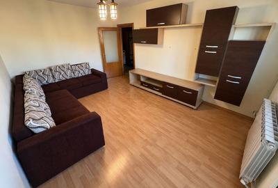 Apartament cu 3 camere decomandat, mobilat în Dacia