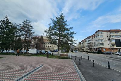 Apartament cu 4 camere decomandat în Central